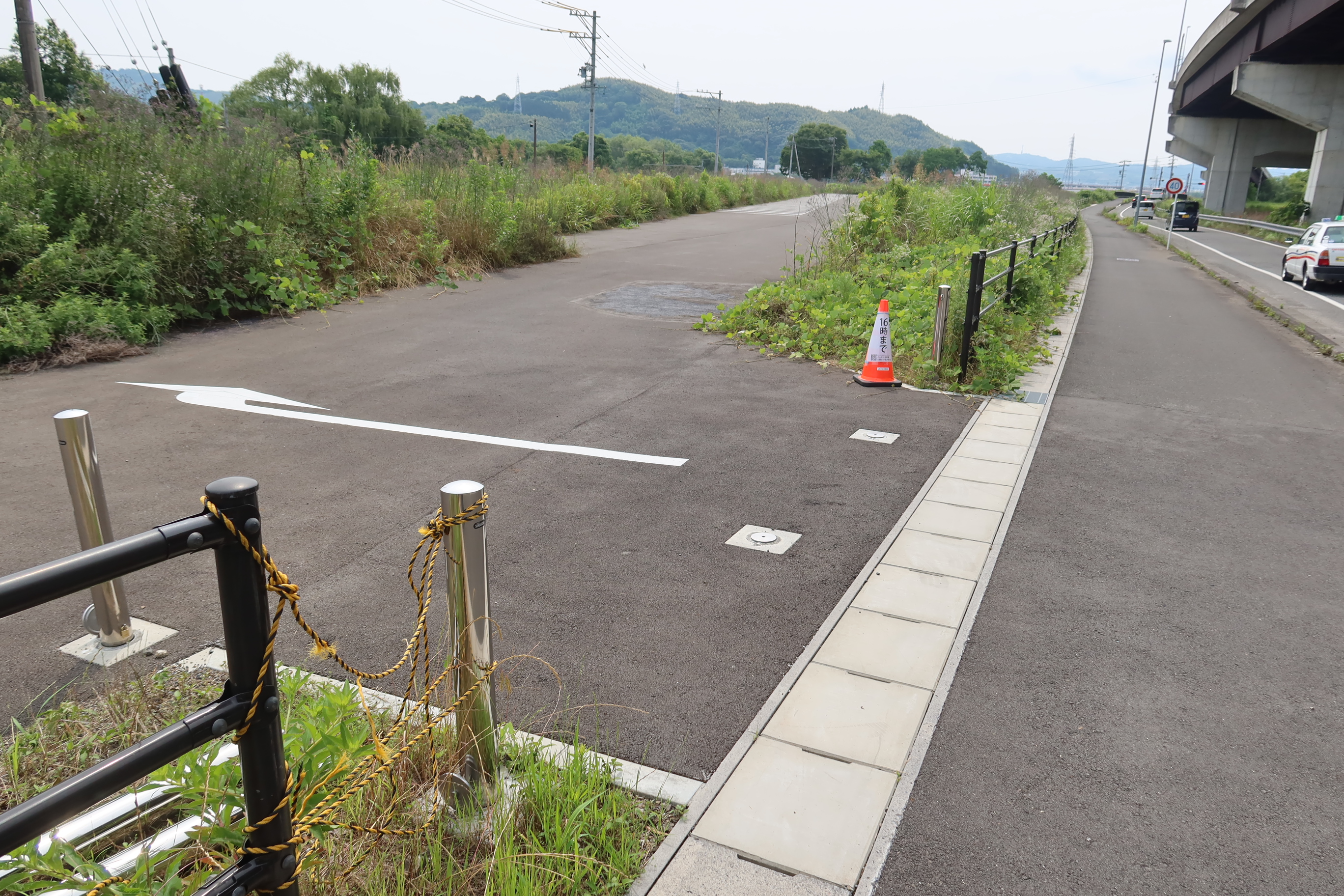 さんかく駐車場入り口