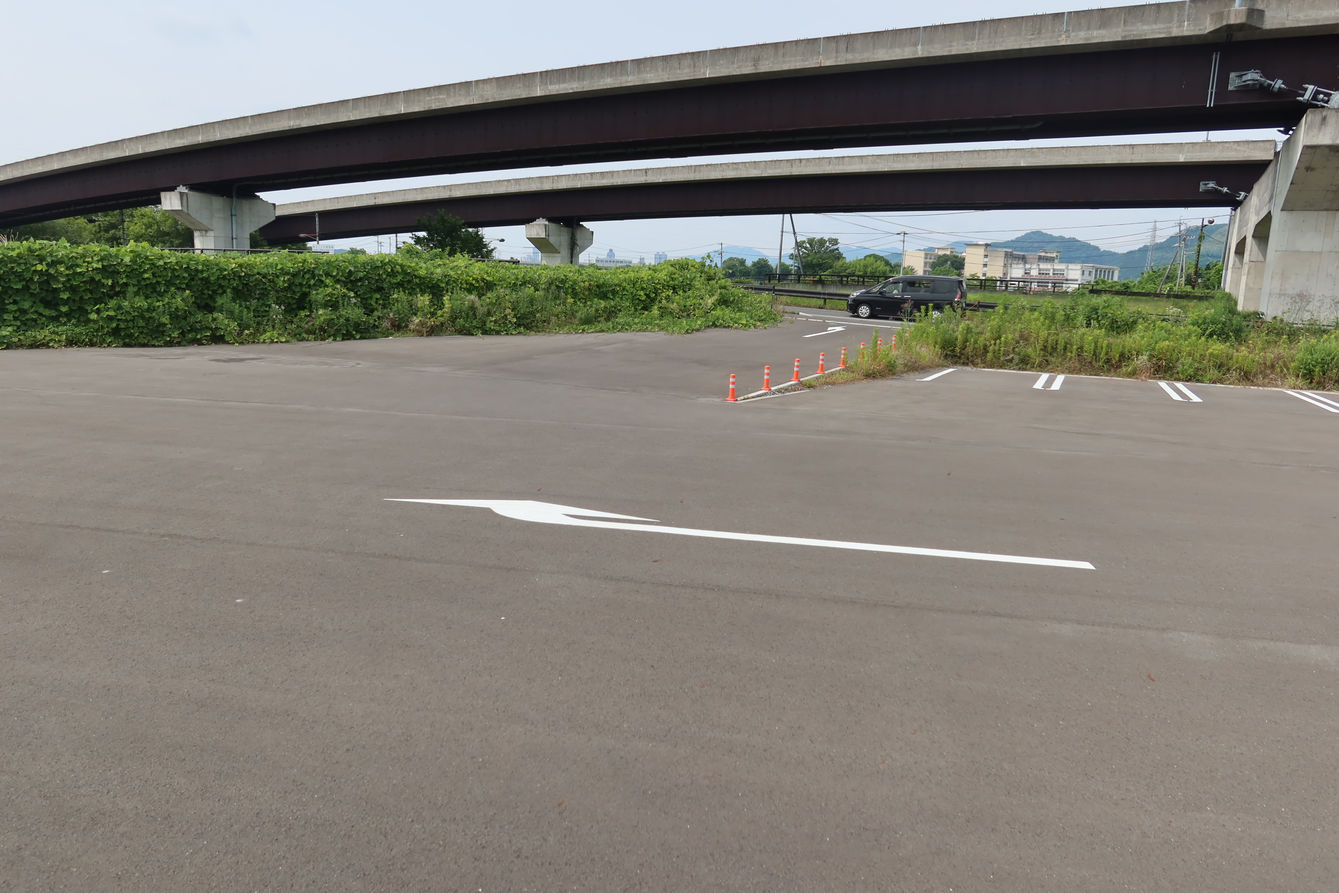 さんかく駐車場出口