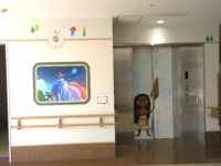 静岡県立こども病院 北館4階 エレベーターホール