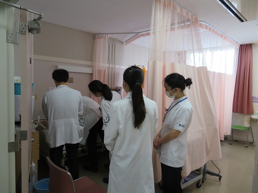 昨年度の様子（病棟業務見学）